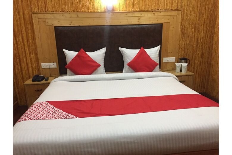 Oyo 27855 Hotel Holiday Villa