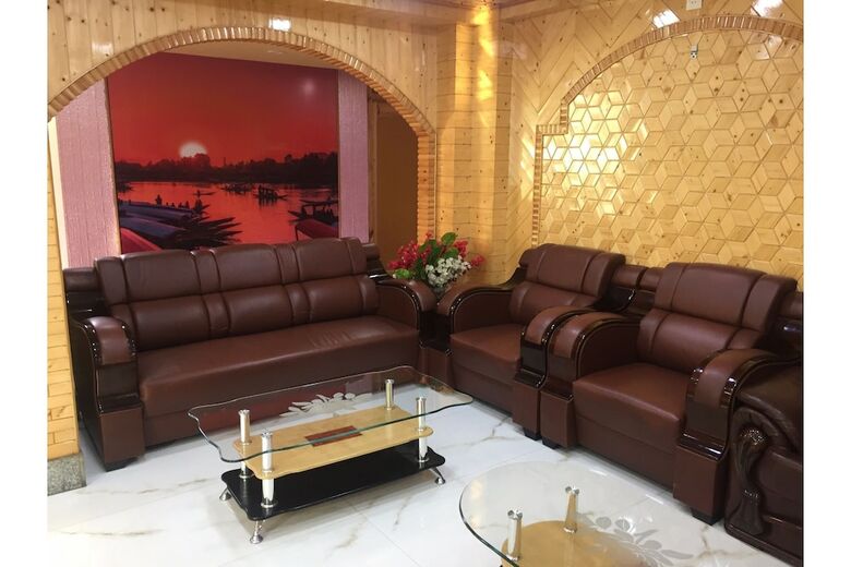 Oyo 27855 Hotel Holiday Villa