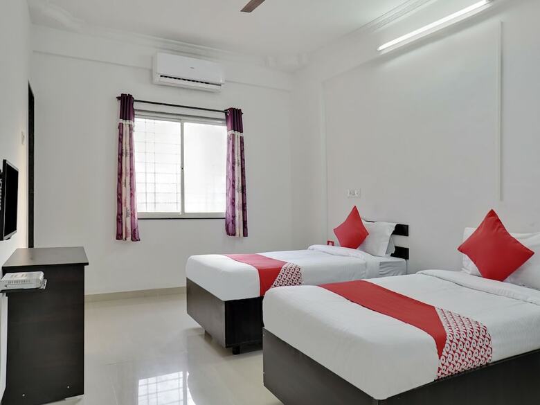 Oyo 27821 Hotel Royal Inn Pune