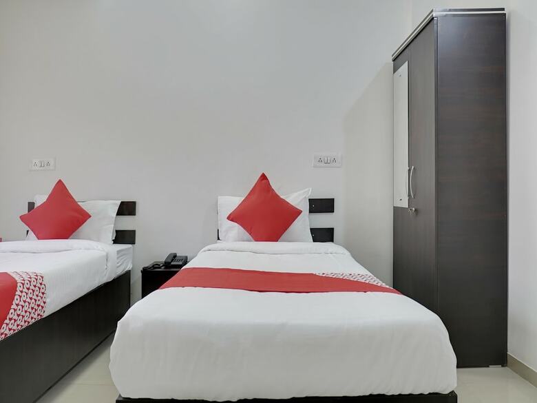 Oyo 27821 Hotel Royal Inn Pune
