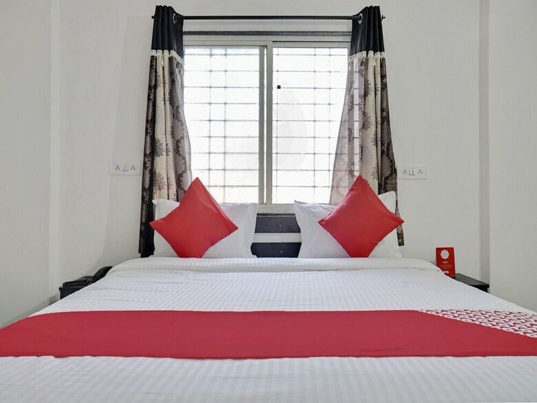 Oyo 27821 Hotel Royal Inn Pune