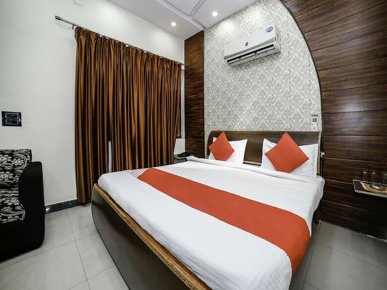 Oyo 28071 Hotel Prakash Regency