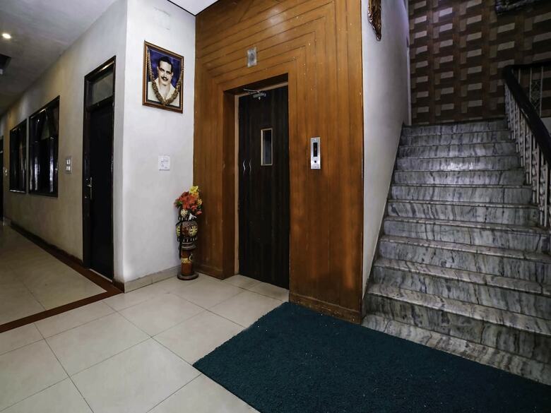 Oyo 28071 Hotel Prakash Regency