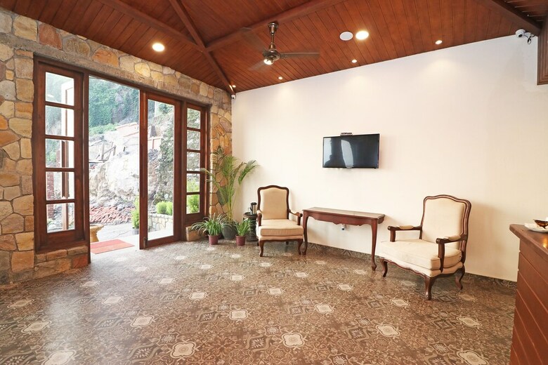 Oyo 16063 Hotel Grand Valley