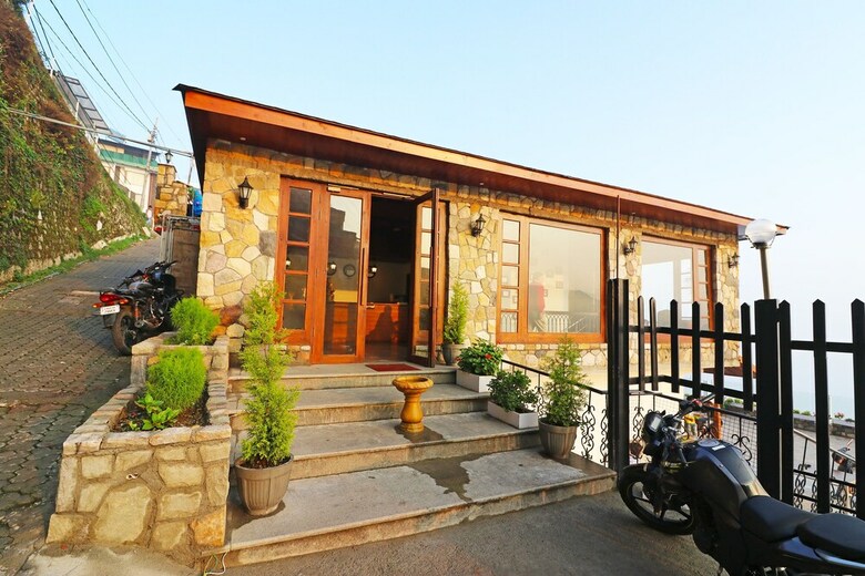 Oyo 16063 Hotel Grand Valley