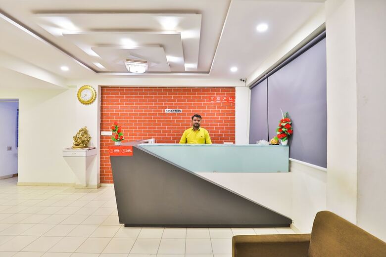 Oyo 26999 Hotel Sg