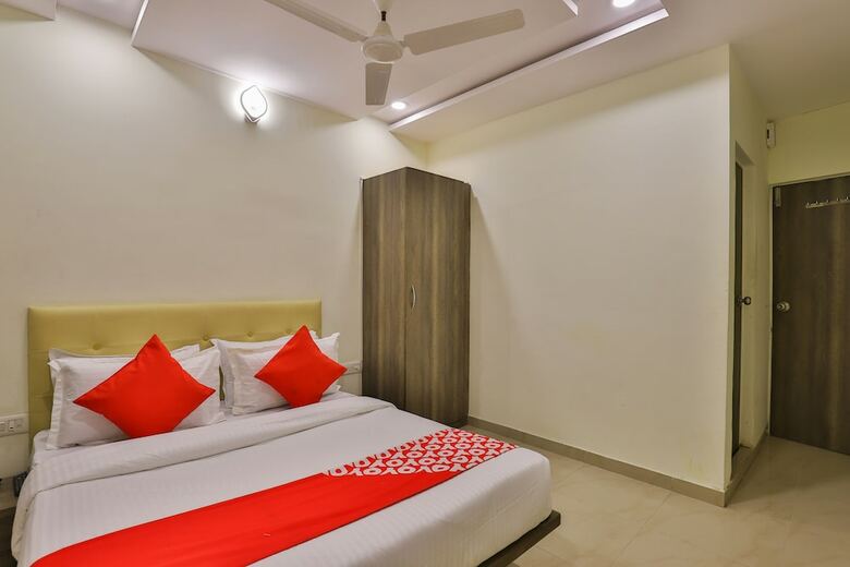 Oyo 26999 Hotel Sg