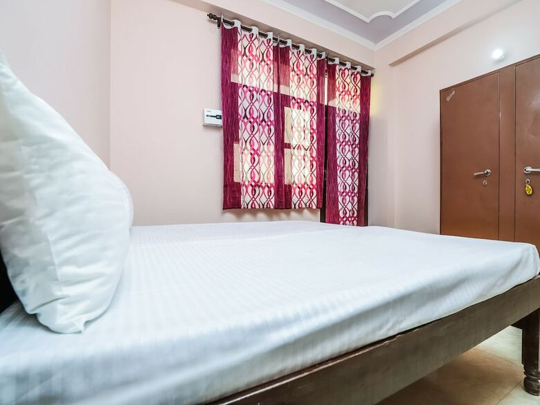 Apartamentos Oyo 27881 Living Sector 135