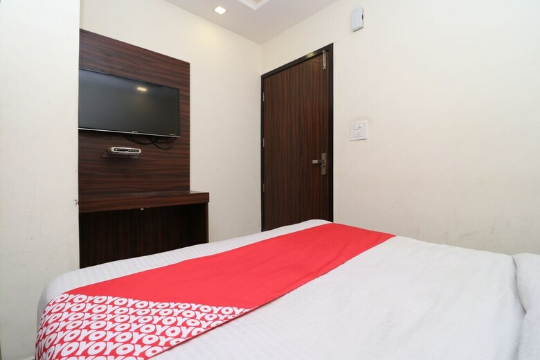 Oyo 28646 Hotel Golden Heart
