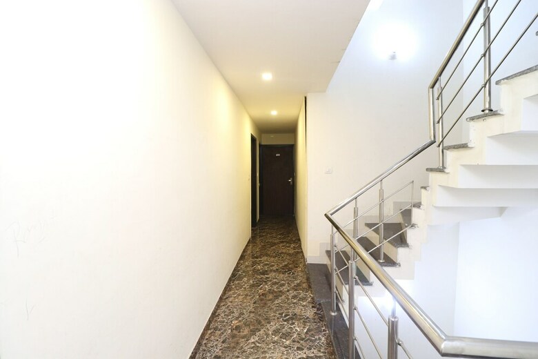 Oyo 28646 Hotel Golden Heart
