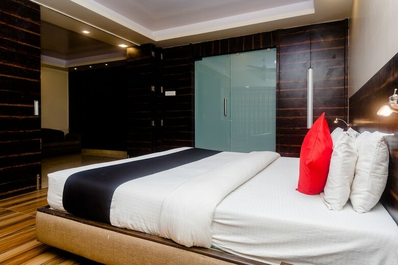 Capital O 27600 Hotel Sai Plaza