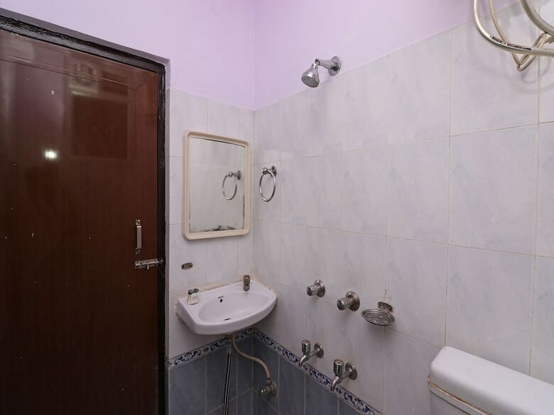 Oyo 8379 Hotel Kamal