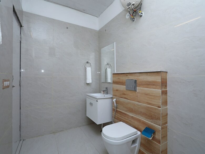 Oyo 14945 Hotel Uk-07
