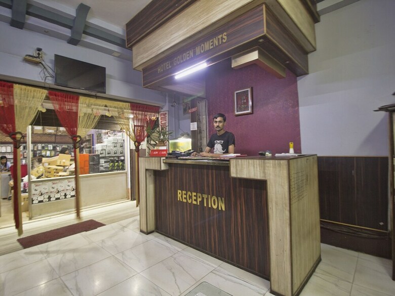 Oyo 16041 Hotel Golden Moments