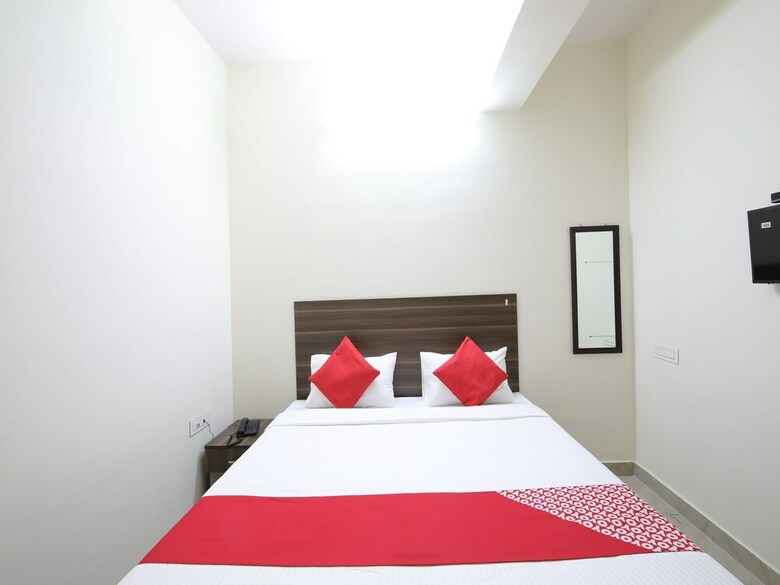 Hotel Oyo 26630 Mathura Inn