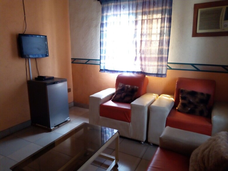 Adebayowa Hotel