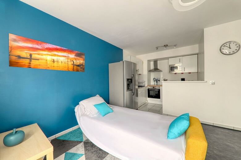 Bussy Downtown Apartment
