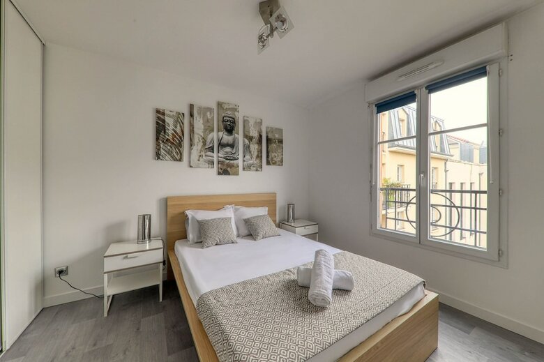 Bussy Downtown Apartment