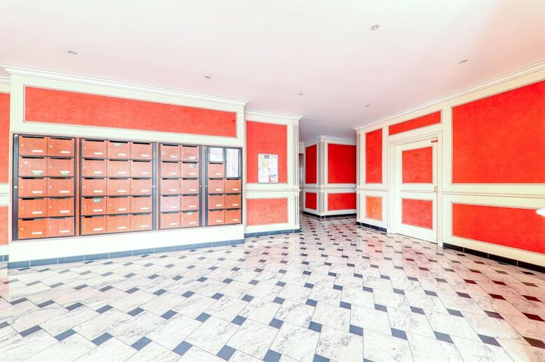 Bussy Downtown Apartment