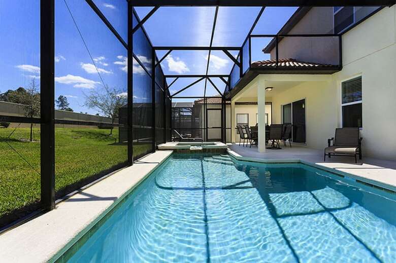 Spacious Vacation Home With Pool Tw2825