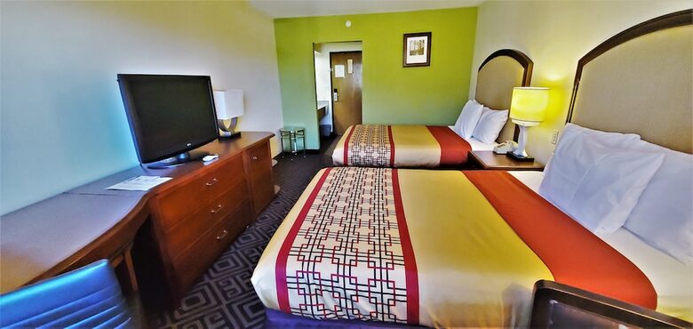 Hotel Travel Inn & Suites