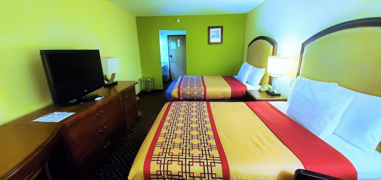 Hotel Travel Inn & Suites