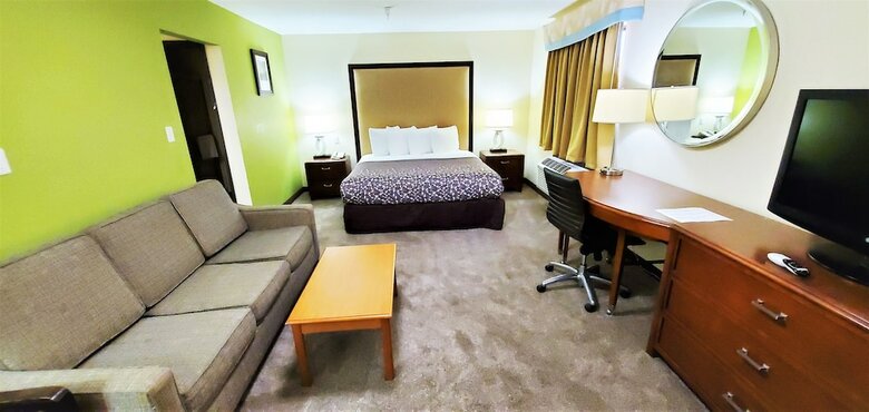Hotel Travel Inn & Suites