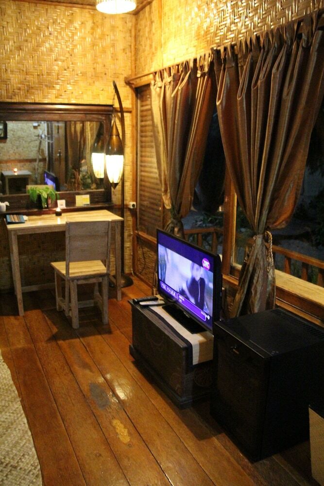 Bed & Breakfast Cemara Beach Resort