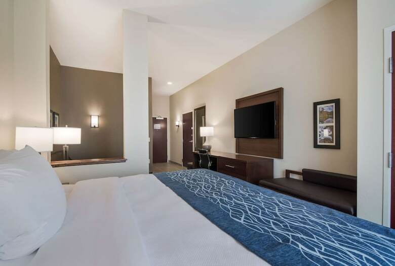 Hotel Comfort Inn And Suites