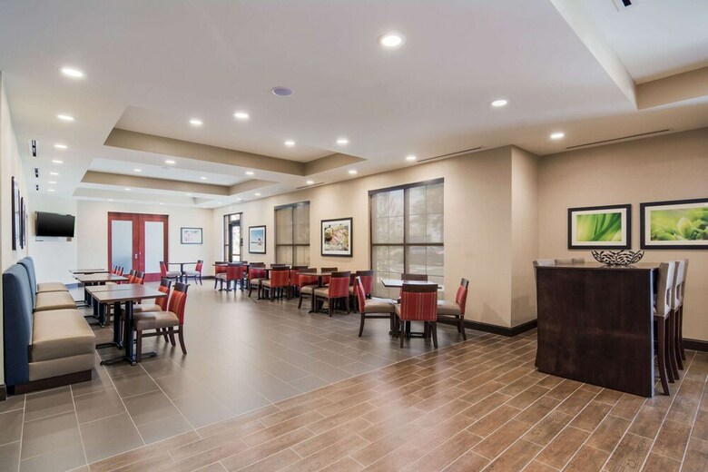 Hotel Comfort Inn And Suites