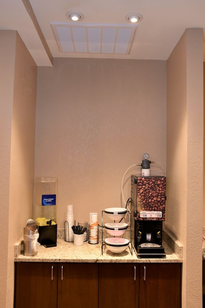 Hotel Comfort Inn And Suites