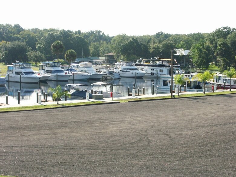 Hotel Astor Bridge Marina & Motel