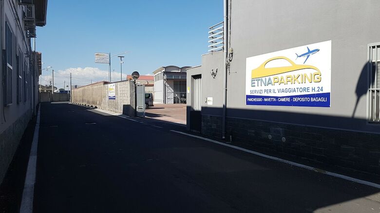 Hotel Etna Parking