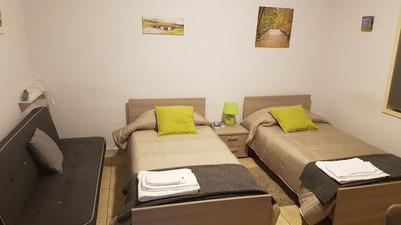 Hotel Etna Parking