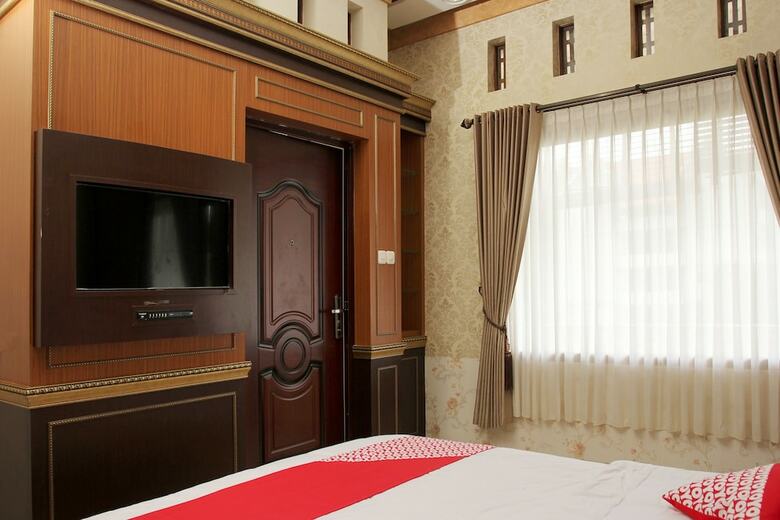 Hotel Oyo 417 Bama Guesthouse