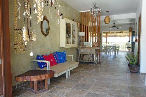 Hotel Almaplena Eco Beach Resort
