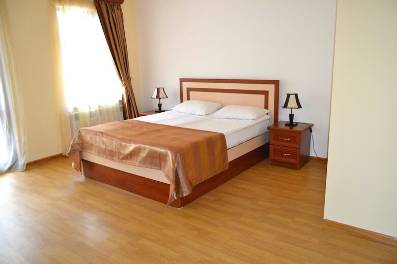 Ariana Family Hotel