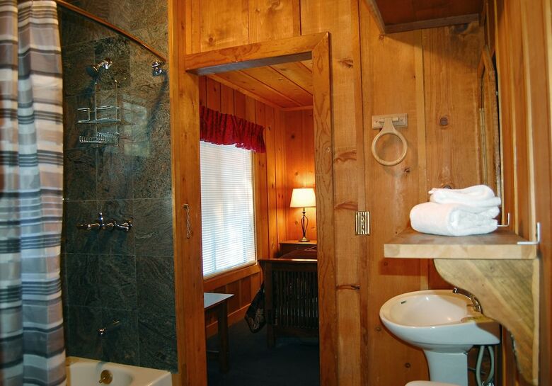 Cabana Black Oak Lodge