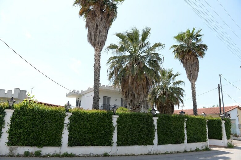 Apartamentos Patras White Castle