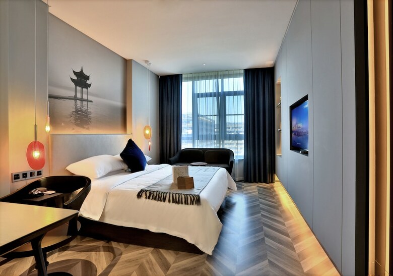 Hangzhou Vline Hotel