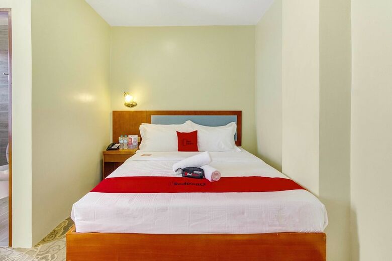 Hotel Reddoorz Premium @ Mabolo Cebu 2