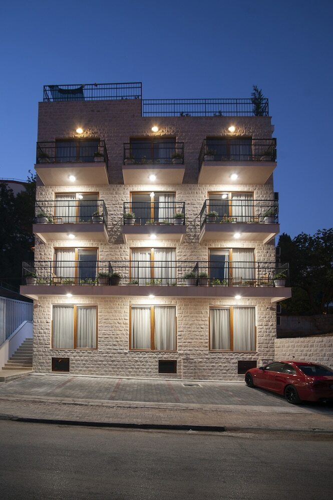 Hotel Twelve