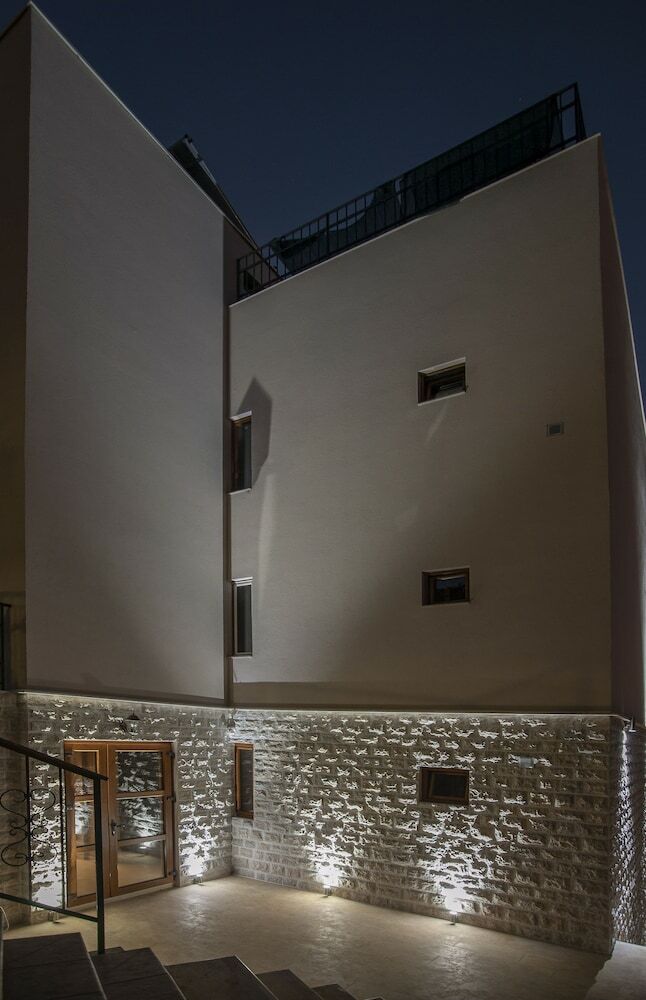 Hotel Twelve