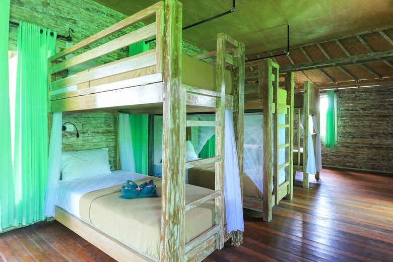 Hostal The Green Groves Hostel