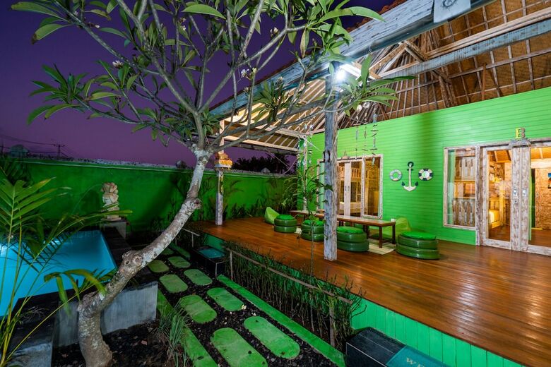 Hostal The Green Groves Hostel