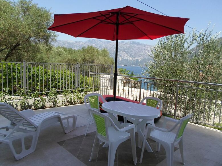 Hera Apartments