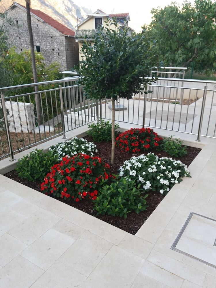 Hera Apartments