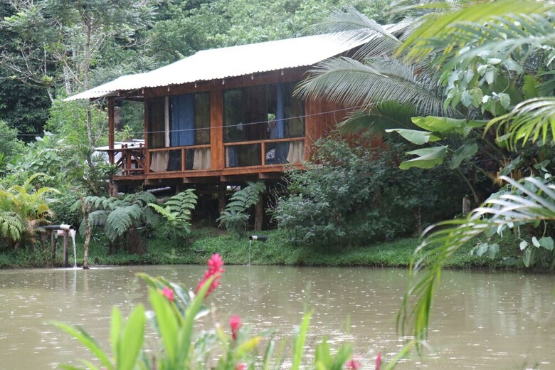 Caba�as Del Lago