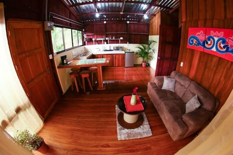 Caba�as Del Lago