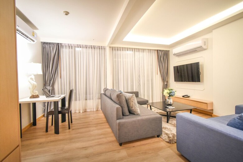 Hotel The Aristo Beach Resort ( Surin )